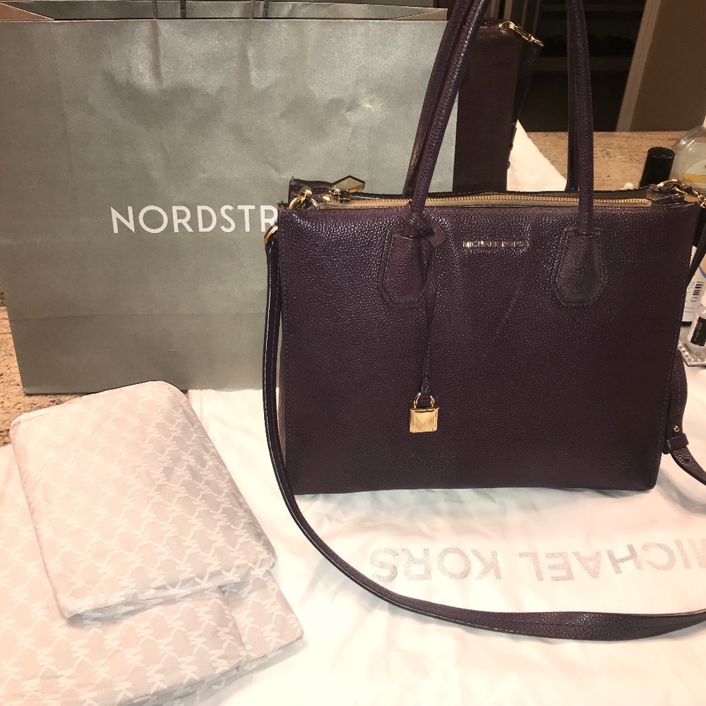 Beautiful Michael Kors Plum Purple Pebbled Leather Mercer Tote / Handbag